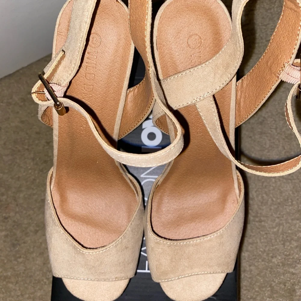 heels - Picture 1 of 11